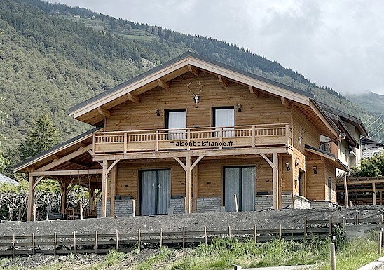 constructeur de chalet bois massif