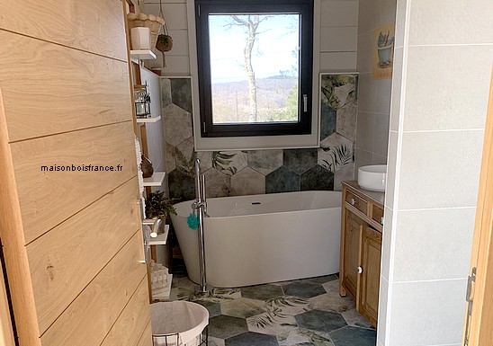 salle de bains moderne maison bois